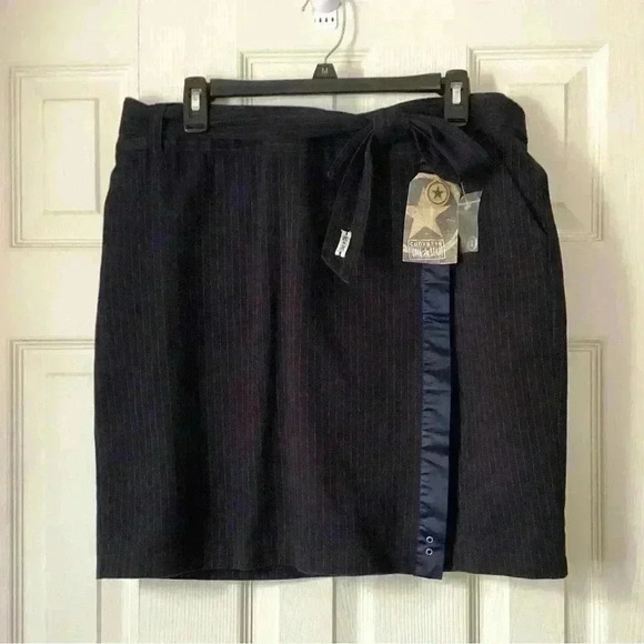 Converse One Star NWT Dark Navy Pinstripe Wrap Skirt. Size 14. - Picture 2 of 10
